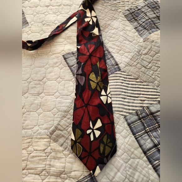 Floral Silk Tie, Urban Canvas - Picture 5 of 6